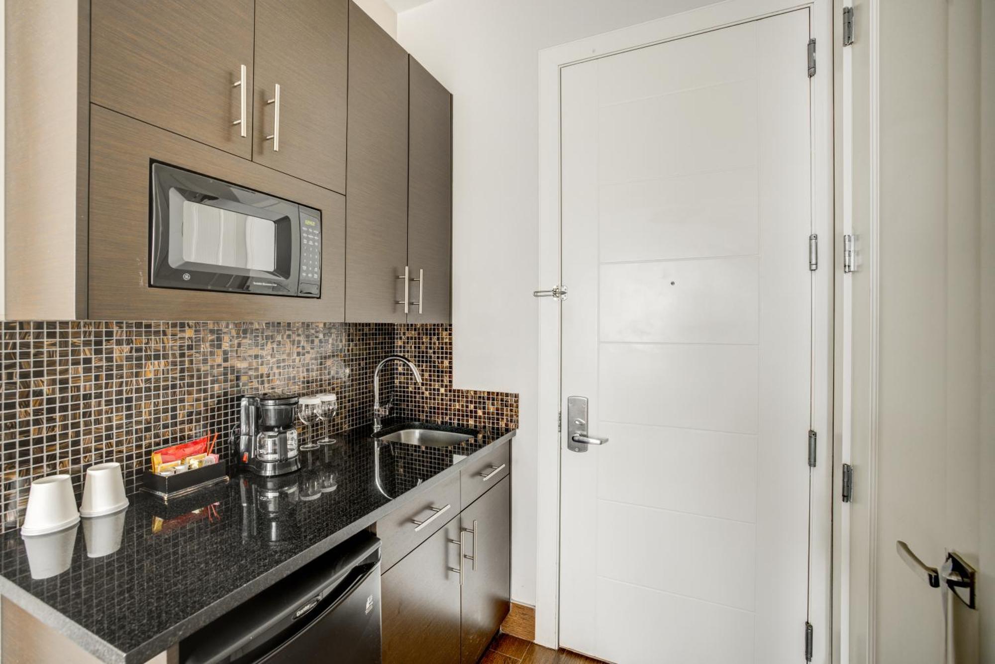 Aura Brooklyn Hotel 4*